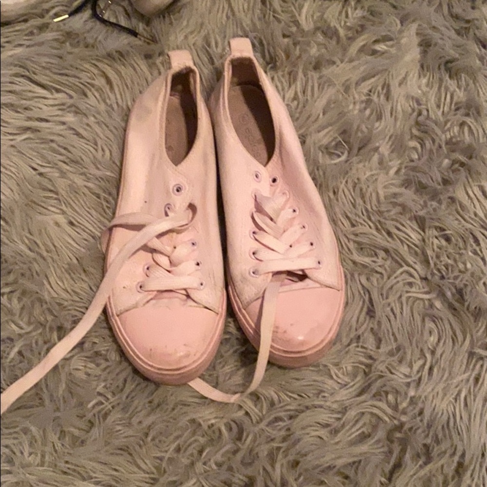 Woman’s sneakers